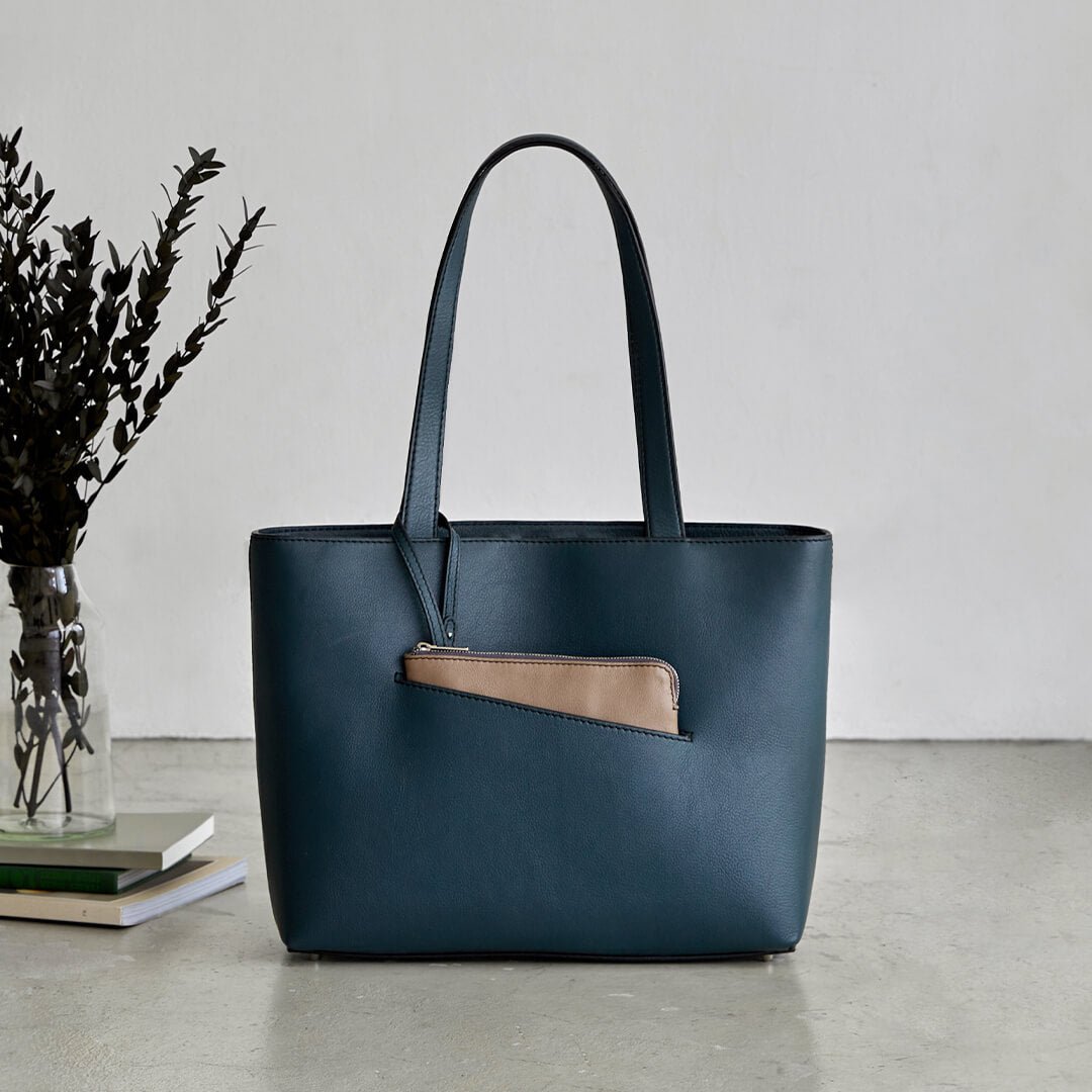 Linear Tote M - Image 23