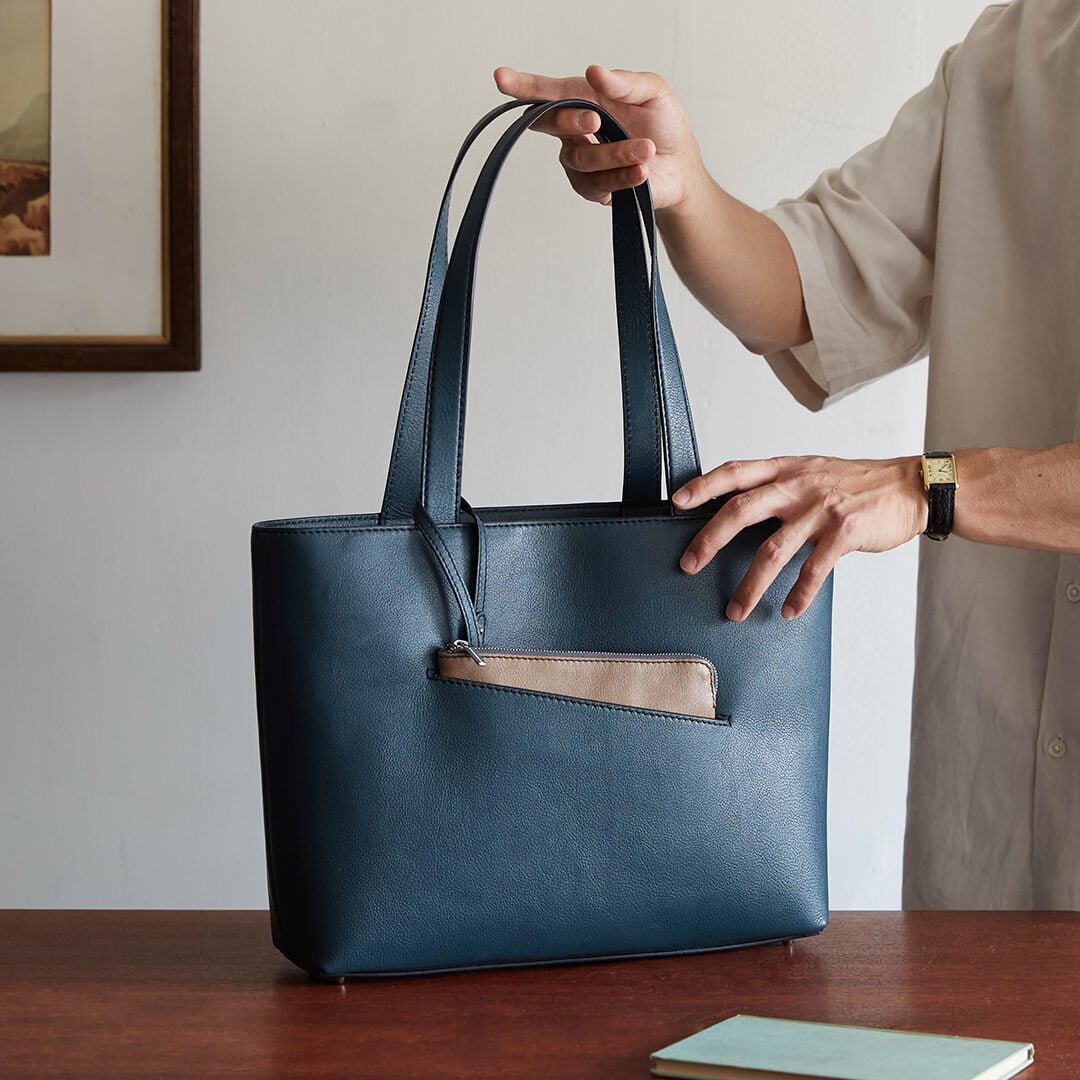 Linear Tote M - Image 21